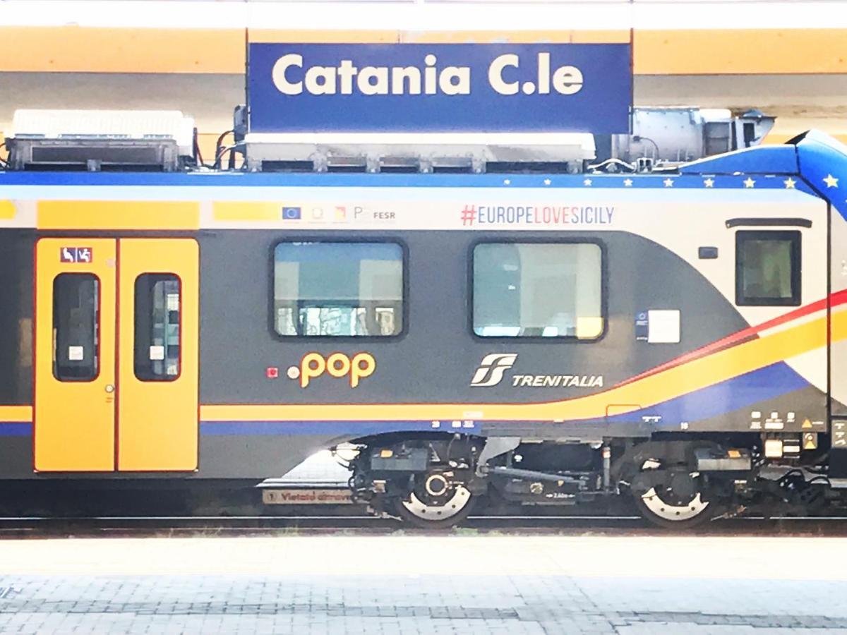 Binario 8 Catania Stazione Centrale Eksteriør billede