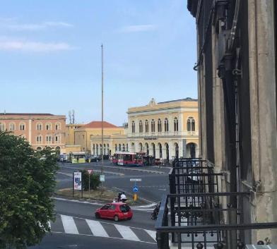 Binario 8 Catania Stazione Centrale Eksteriør billede