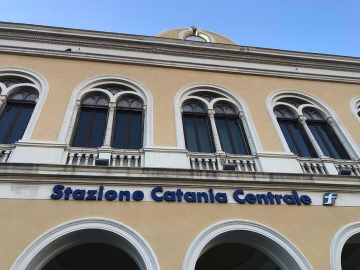 Binario 8 Catania Stazione Centrale Eksteriør billede