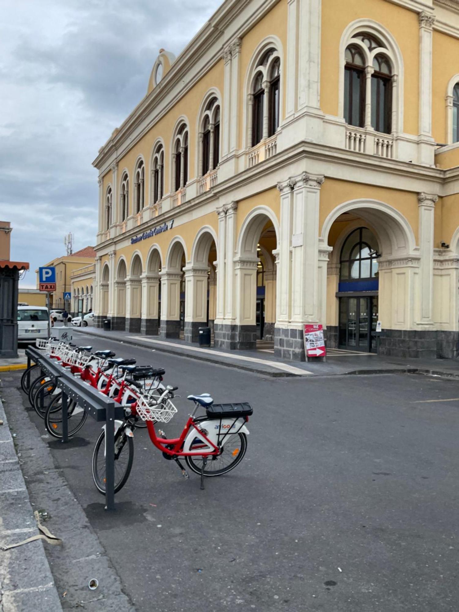 Binario 8 Catania Stazione Centrale Eksteriør billede